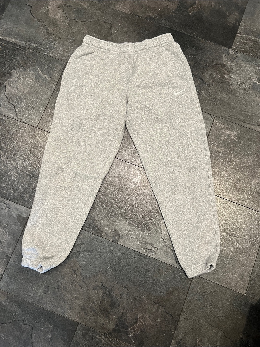 Nike Men’s Heather Gray Jogger Sweatpants